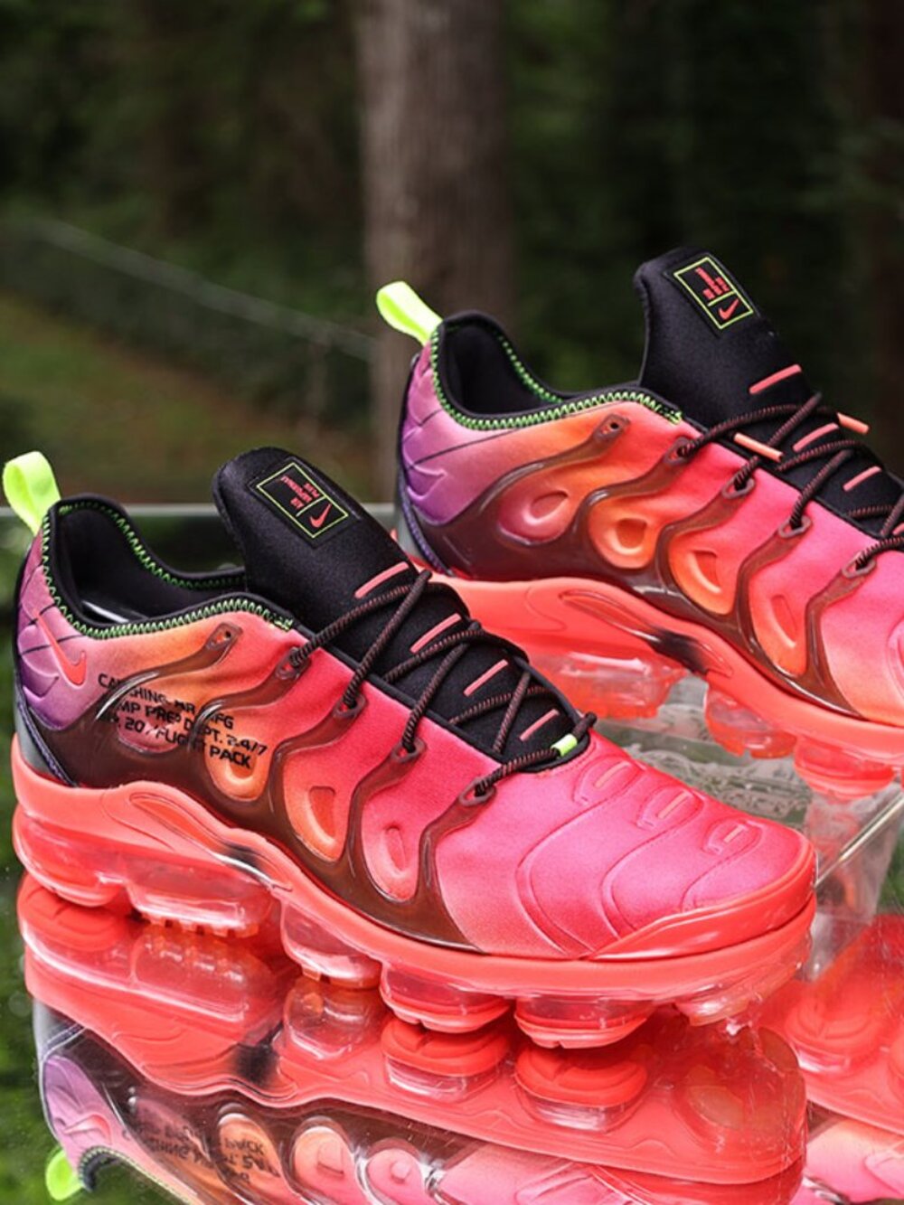 Nike Air Vapormax Plus Laser Crimson - Picture 11 of 15